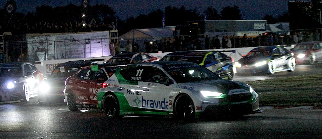 Jan Magnussen ligger i toppen af TCR mesterskabet tæt fulgt af Kasper H. Jensen og Mike Halder. Men Nicolai Sylvest er godt med på fjerdepladsen...
(Foto: Motorsporten.dk)